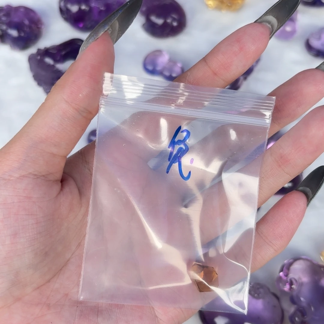 月***.颈饰水晶未镶嵌雕刻