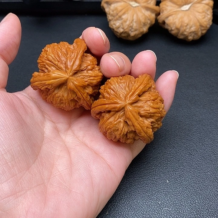 用***6文玩核桃把件白奔