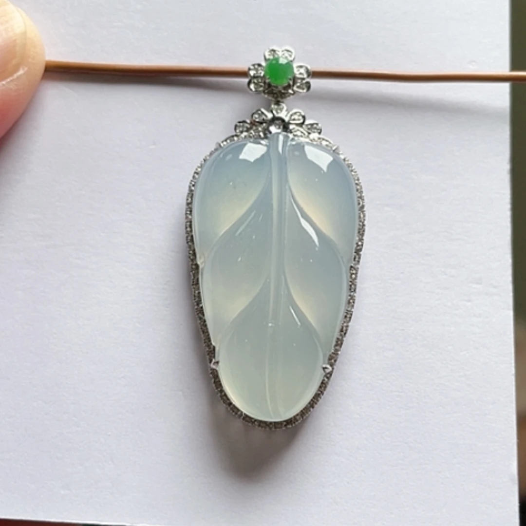 【闪购商品】吊坠(不含链)18K金镶嵌翡翠