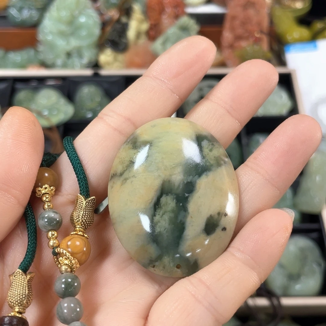 蛇纹石玉颈饰未镶嵌