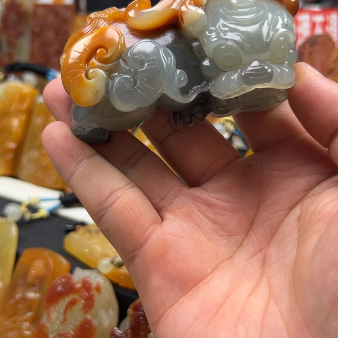 未镶嵌石英质玉（黄龙玉）多样性发货，发其一