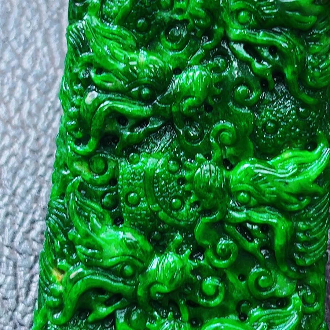 颈饰18K金镶嵌翡翠