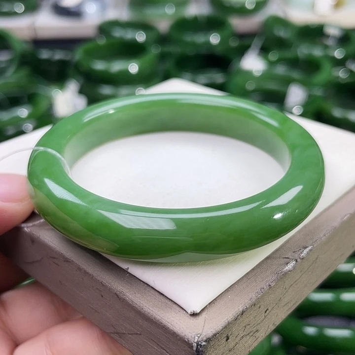 未镶嵌手镯和田玉（碧玉）