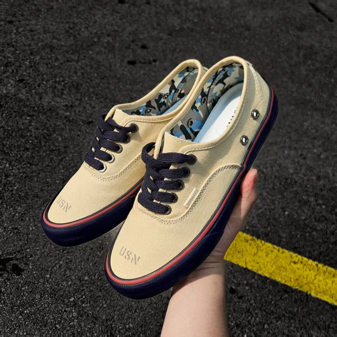 字母印花奶茶色低帮帆布鞋休闲板鞋时尚舒适百搭潮鞋迷彩系带