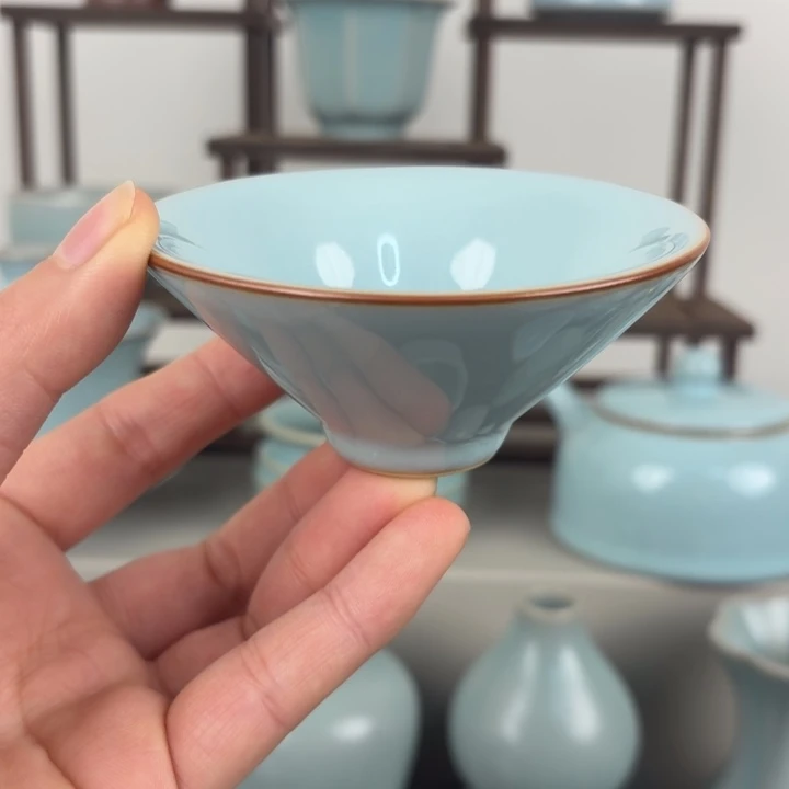 汝窑天青釉斗笠杯微瑕，