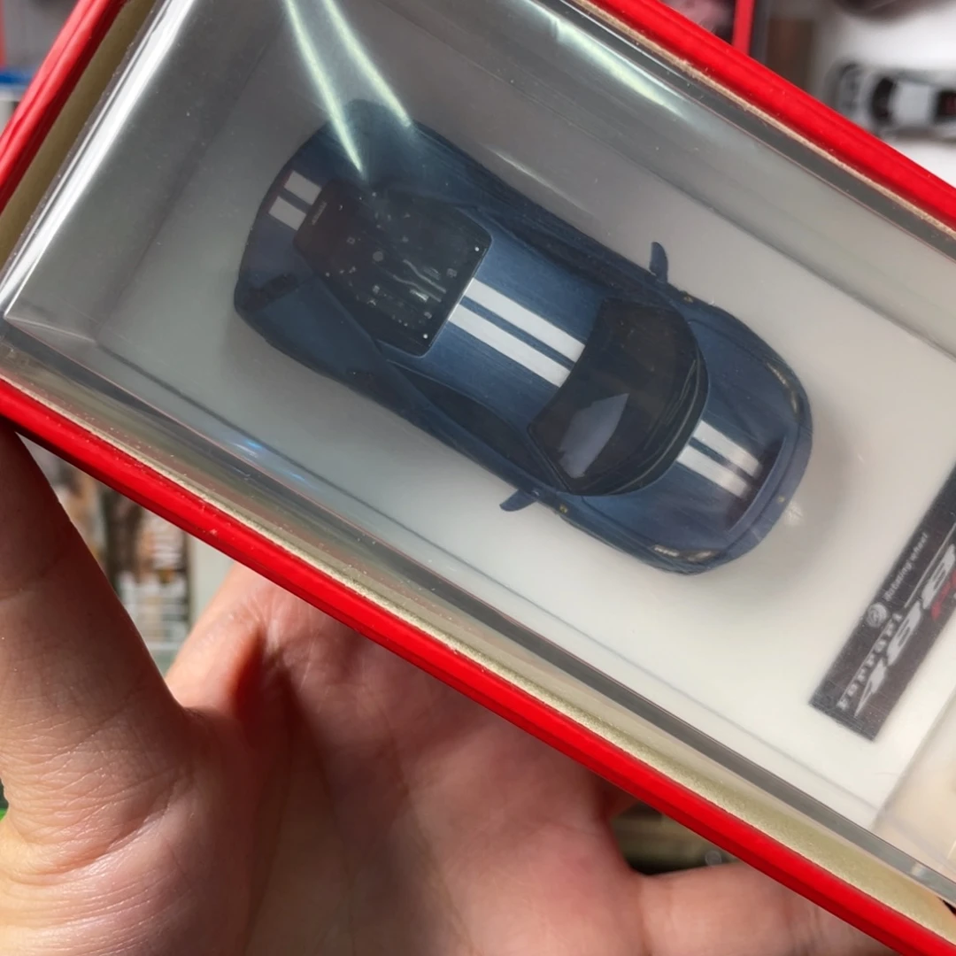 阿布扎比藍樹脂車
