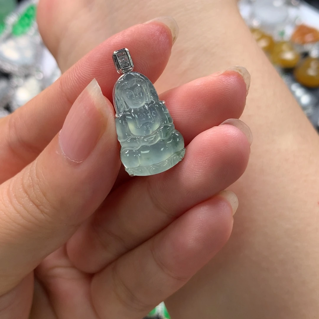 翡翠配石观音吊坠