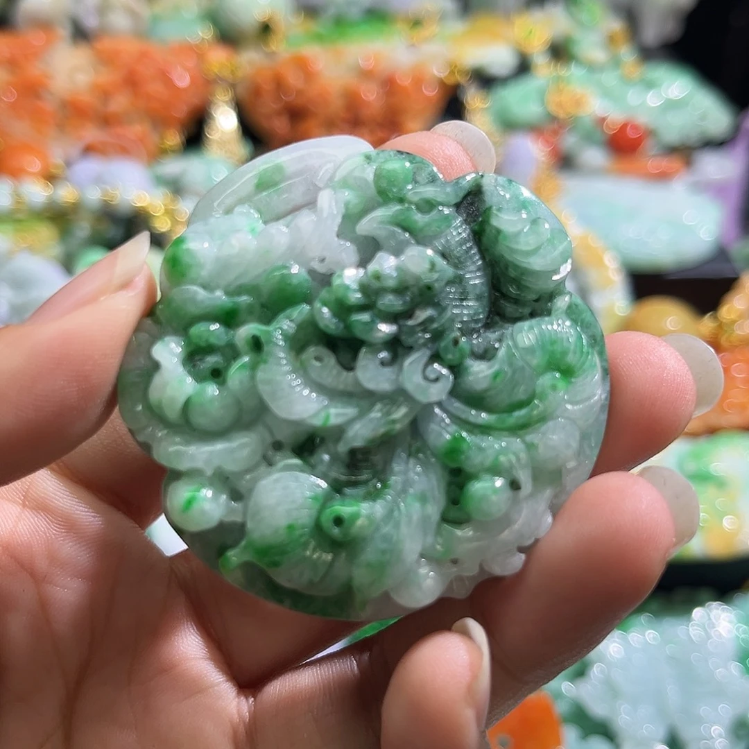 颈饰未镶嵌翡翠待编 织