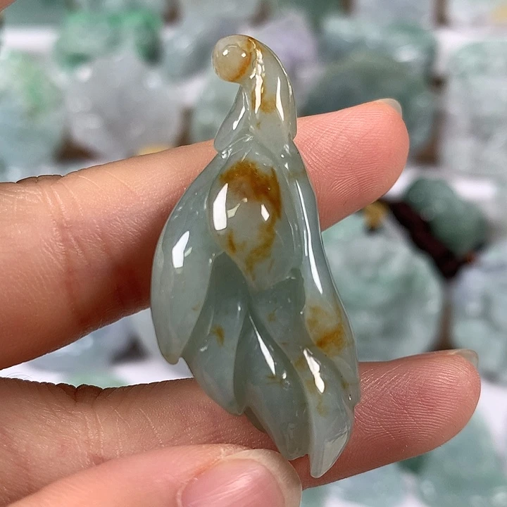 翡翠未镶嵌颈饰玉兰花卡厚11.8