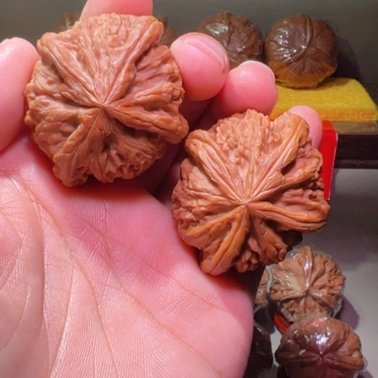 把件文玩核桃顶级玛莎拉蒂形多棱宫灯