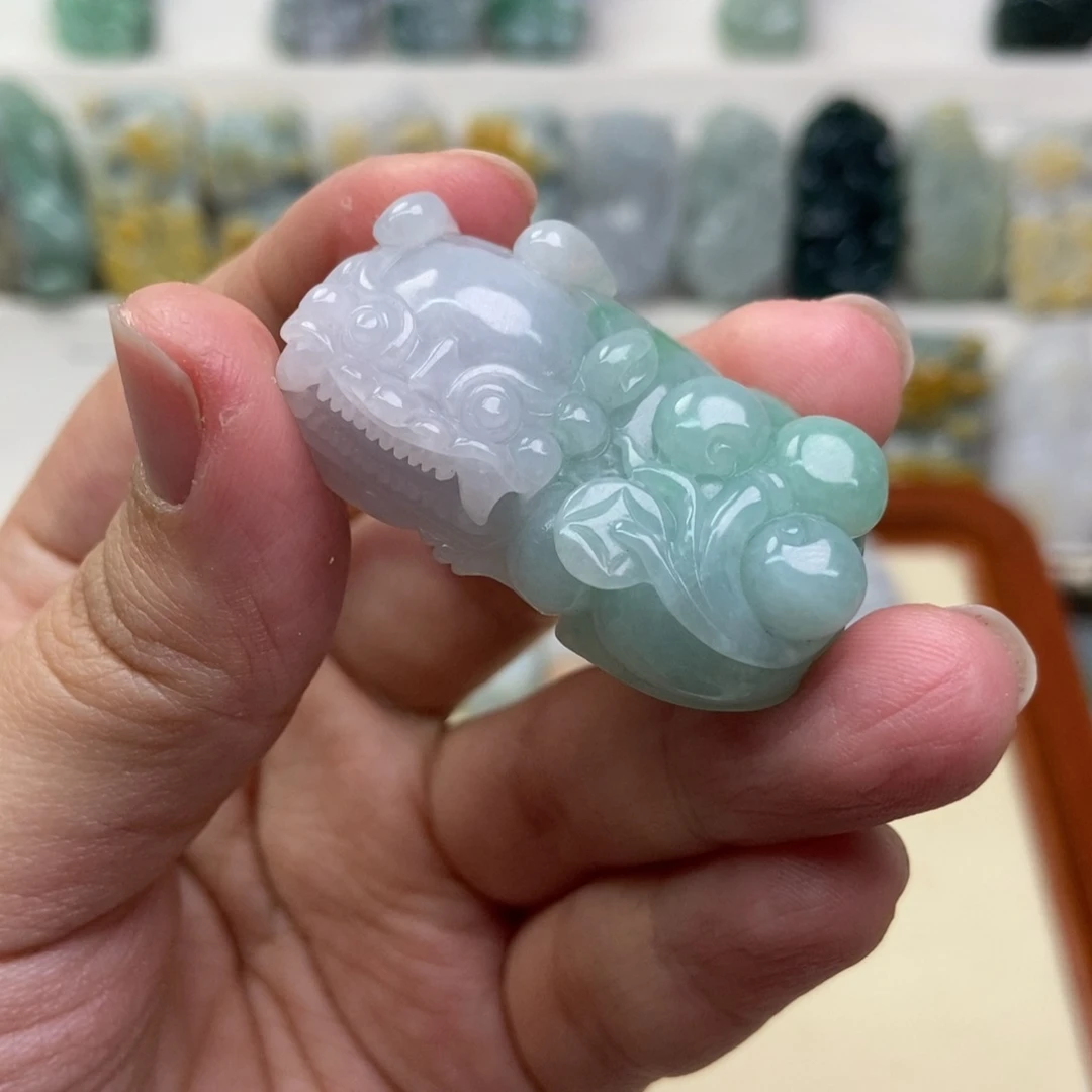 翡翠吊坠(赠链)未镶嵌