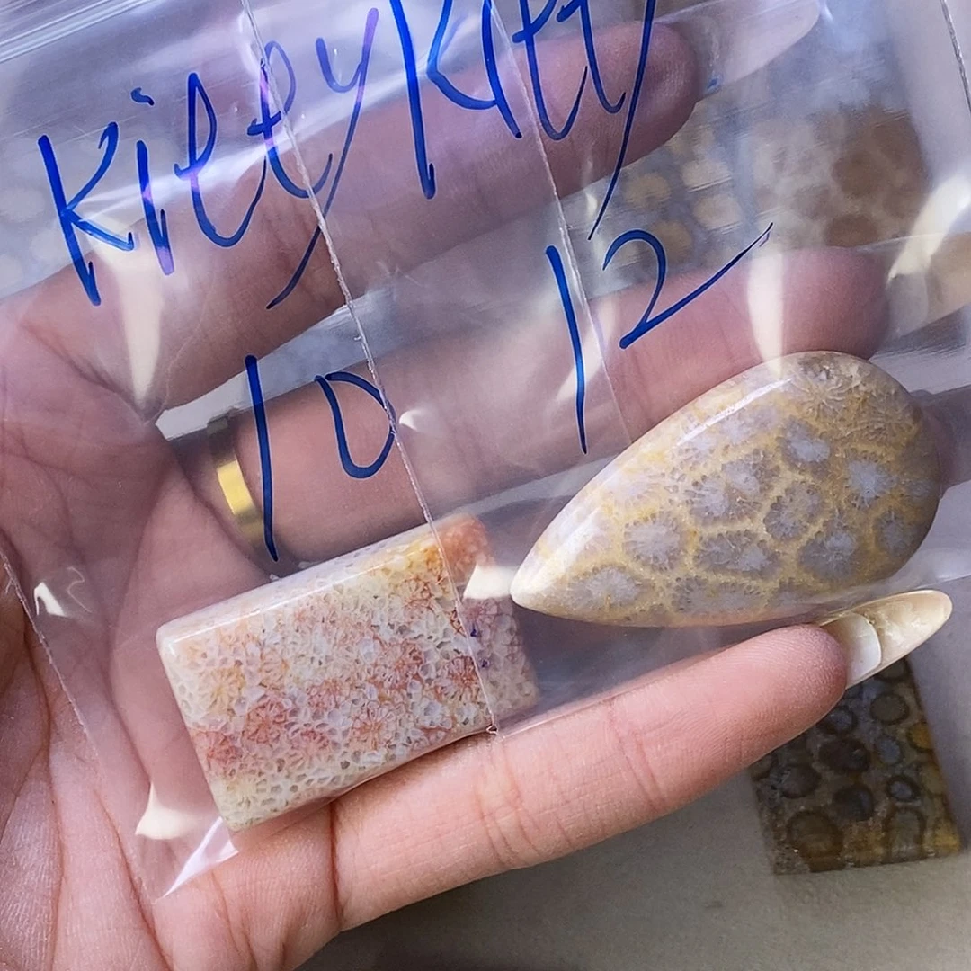 查罗石合金颈饰k***y