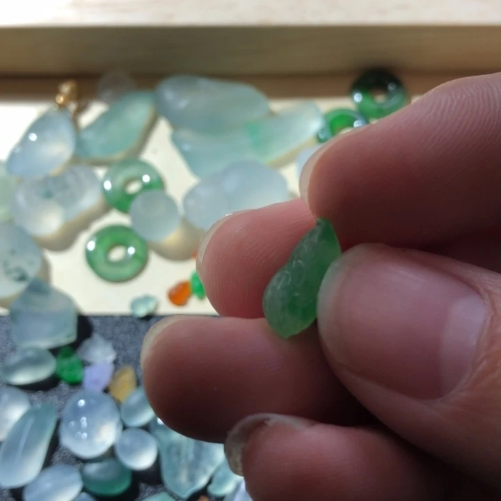定制翡翠未镶嵌挂件
