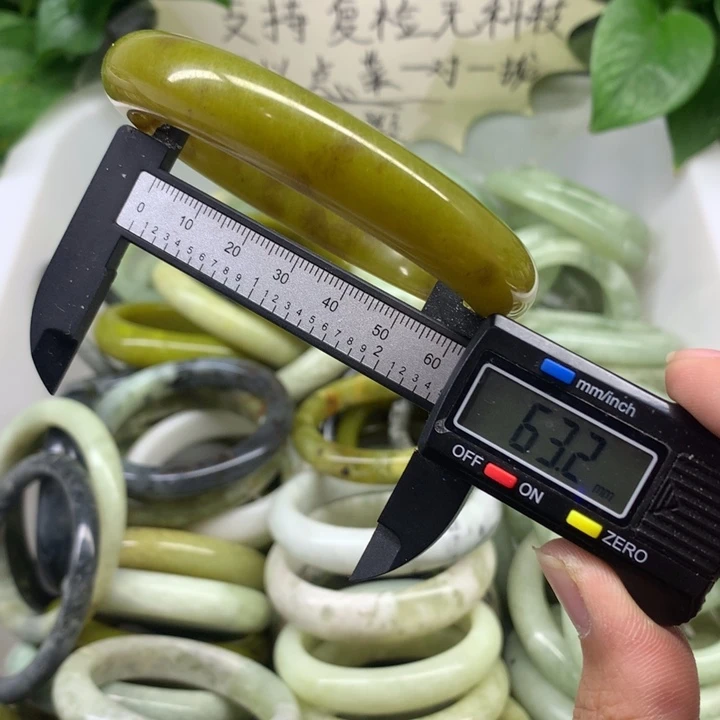 蛇纹石玉未镶嵌手镯肉*?82