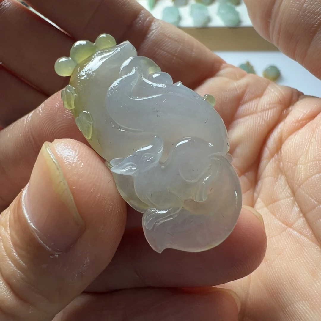 定制翡翠未镶嵌九尾狐