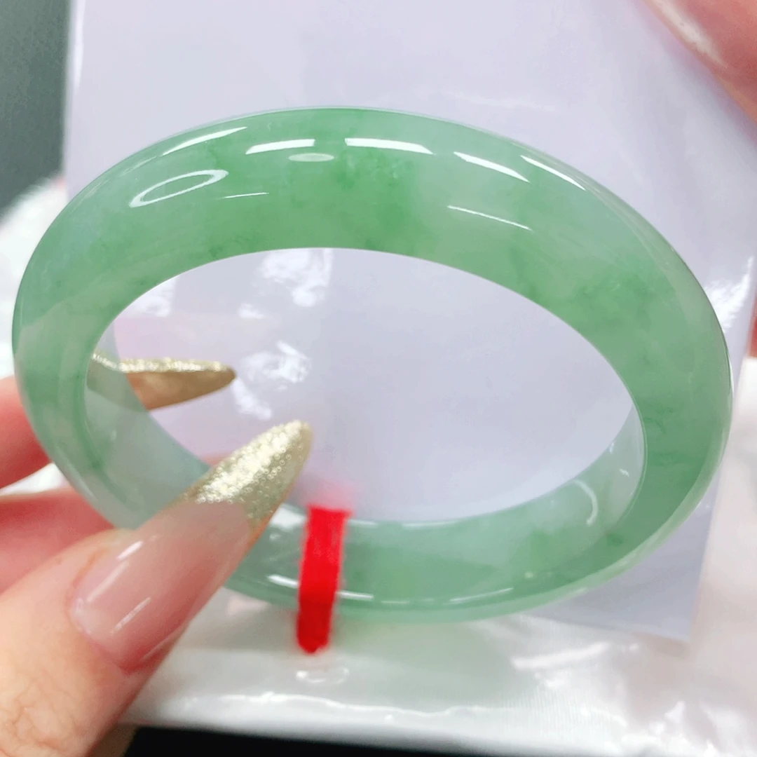翡翠手镯未镶嵌52圈