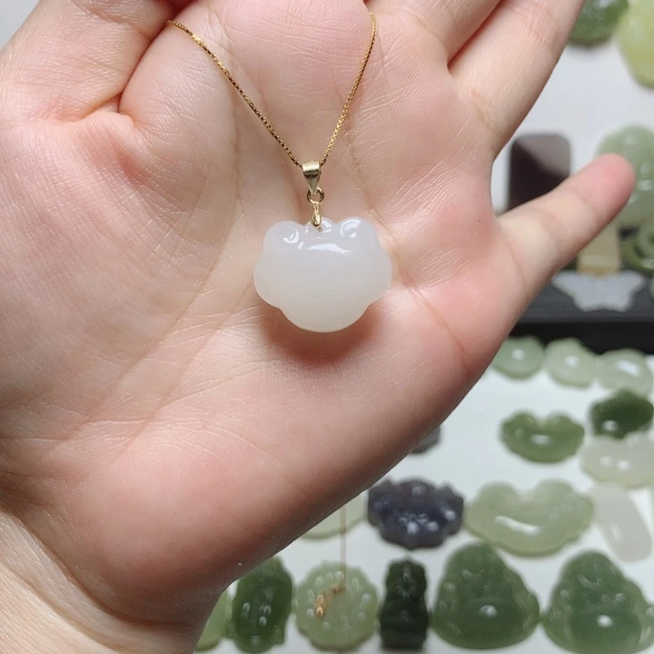 和田玉银S925镶嵌颈饰一***界