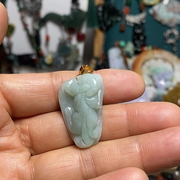 翡翠未镶嵌吊坠(赠链)