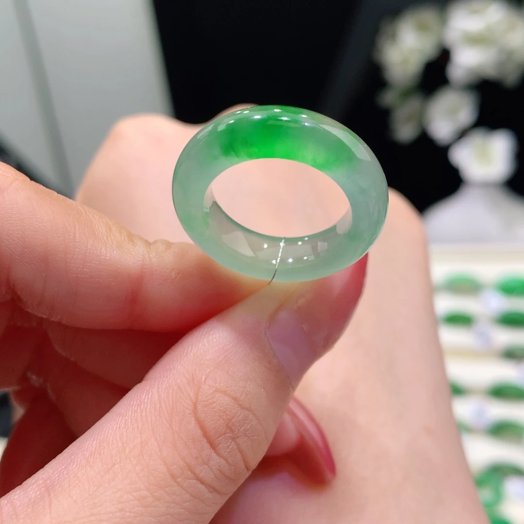 翡翠未镶嵌戒指翡翠