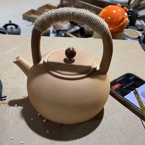 微瑕，明火，不能干烧，约800毫升，圆心壶