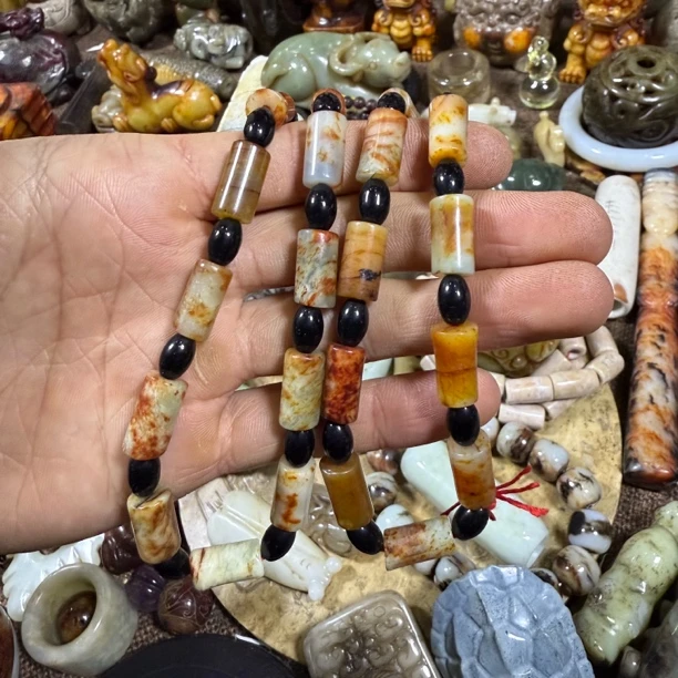 和田玉项链把玩佩戴