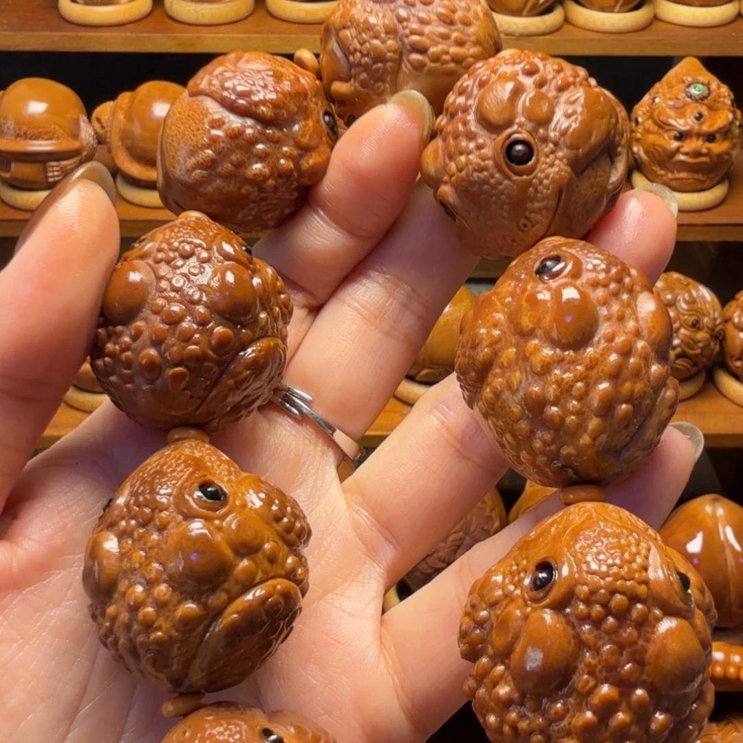 橄榄核把件金蝉手持