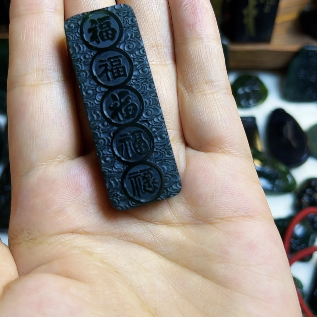 五***朵蛇纹石玉未镶嵌颈饰