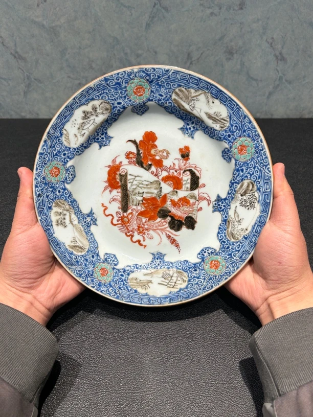 现代陶瓷工艺品釉上粉彩花卉赏盘