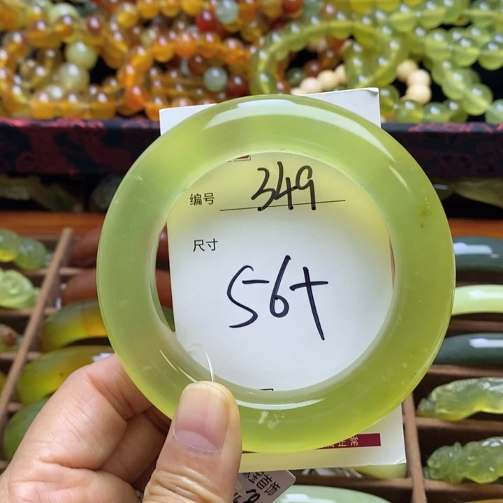 岫岩老玉（透闪石质玉）未镶嵌手镯