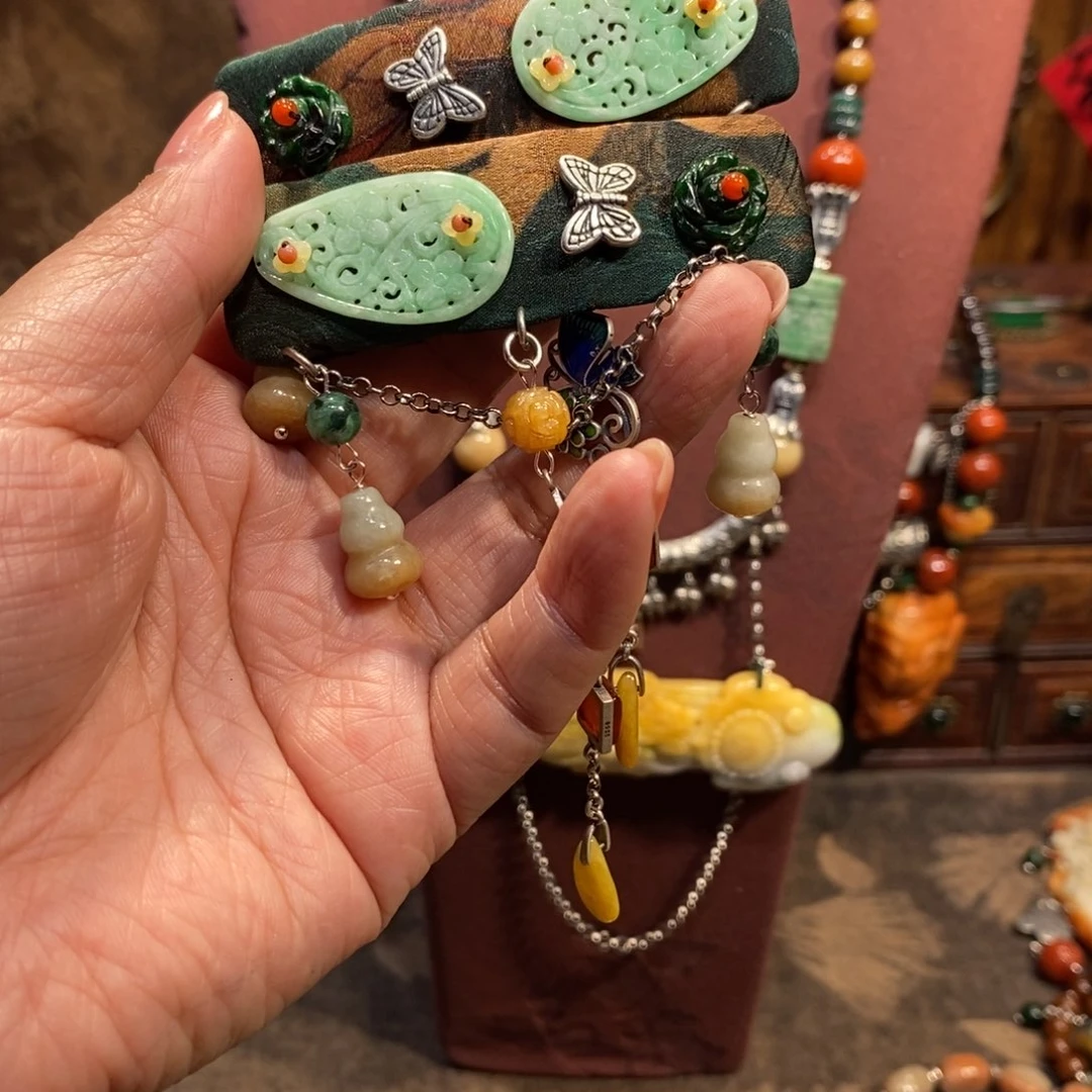 翡翠吊坠(赠链)未镶嵌