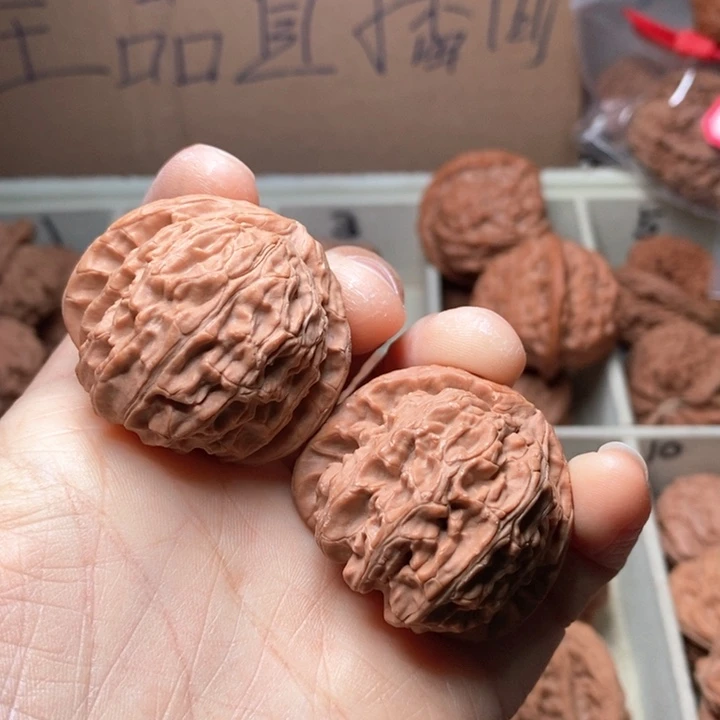 文玩核桃吊坠G****i三角白