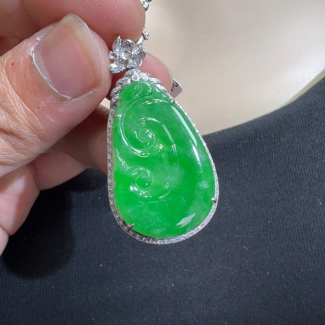 翡翠吊坠(不含链)18K金镶嵌