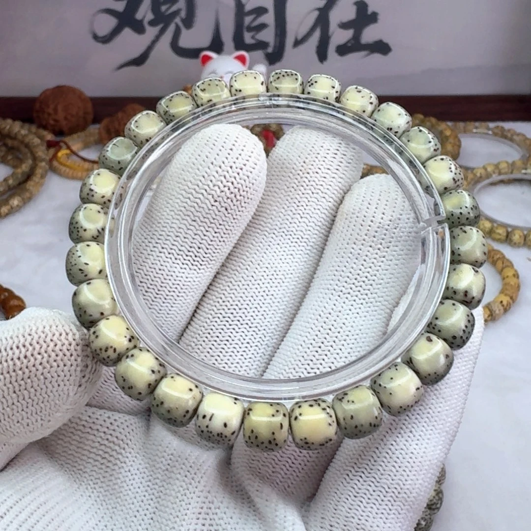 星月菩提吊坠8×7绿背河豚 879
