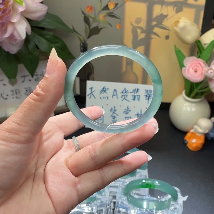 相***湖翡翠未镶嵌手镯冰蓝绿