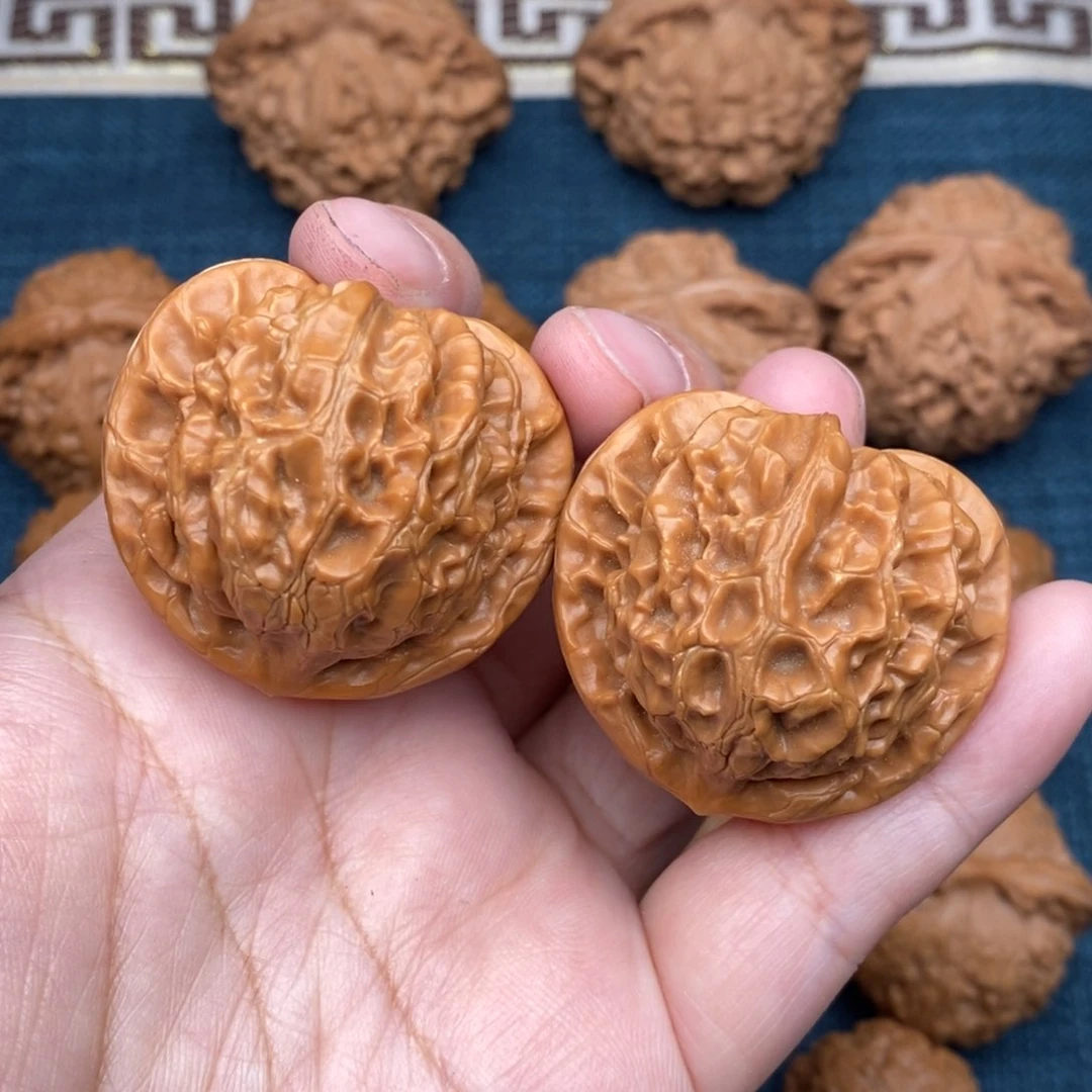 文玩核桃把件39老树桃心宫灯