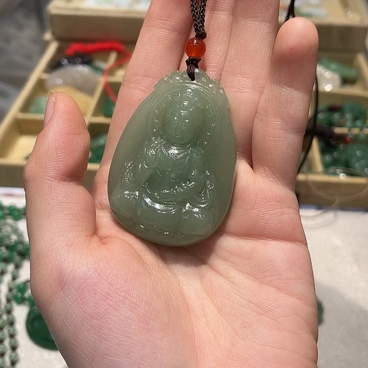 石英质玉未镶嵌颈饰