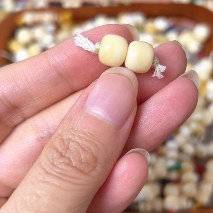 未镶嵌蜜蜡裸石8.6mm一对