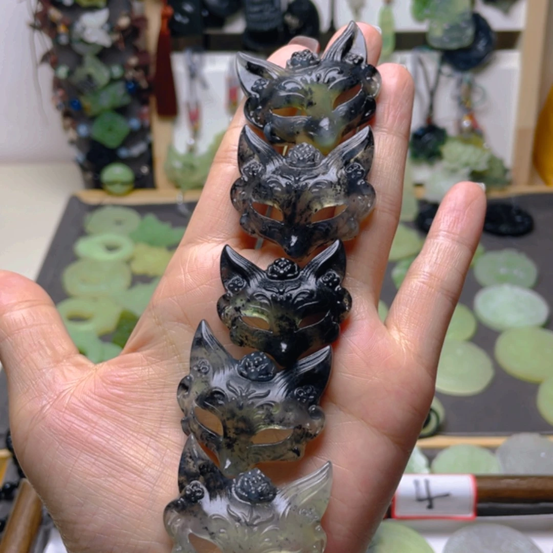 蛇纹石玉未镶嵌颈饰多样性发一件