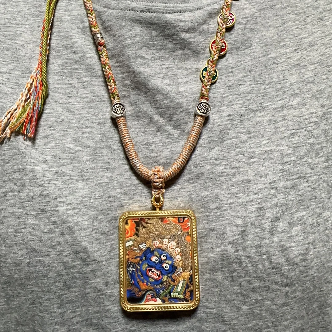 西藏正版手绘大黑天唐卡吊坠头像款纯手工编织绳男女同款钛钢材质