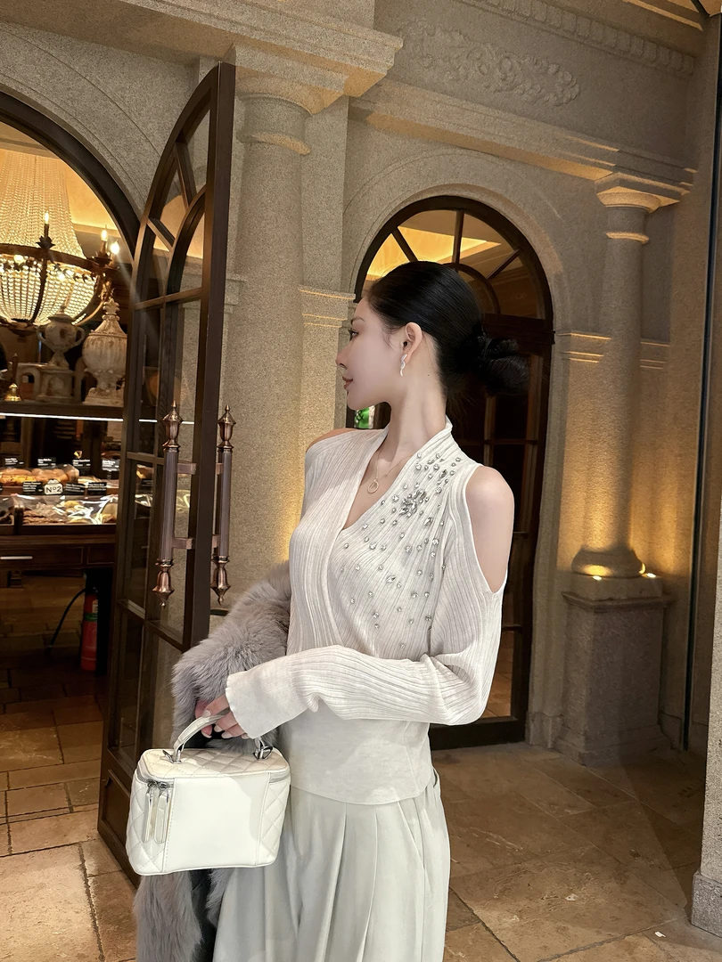 “碎闪星河”设计感重工烫钻交叉纯欲秋冬小众长袖高级感百搭上衣