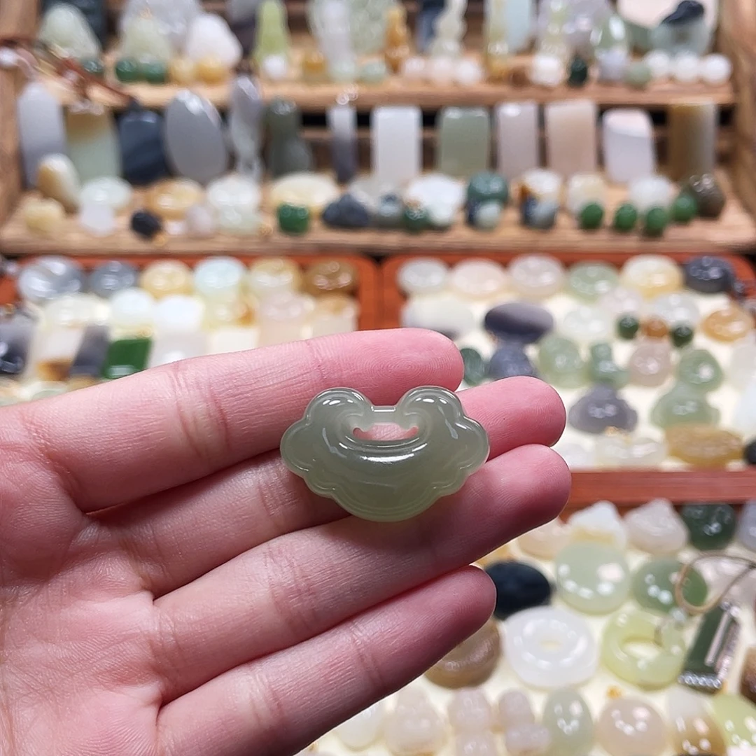 和田玉未镶嵌吊坠(赠链)