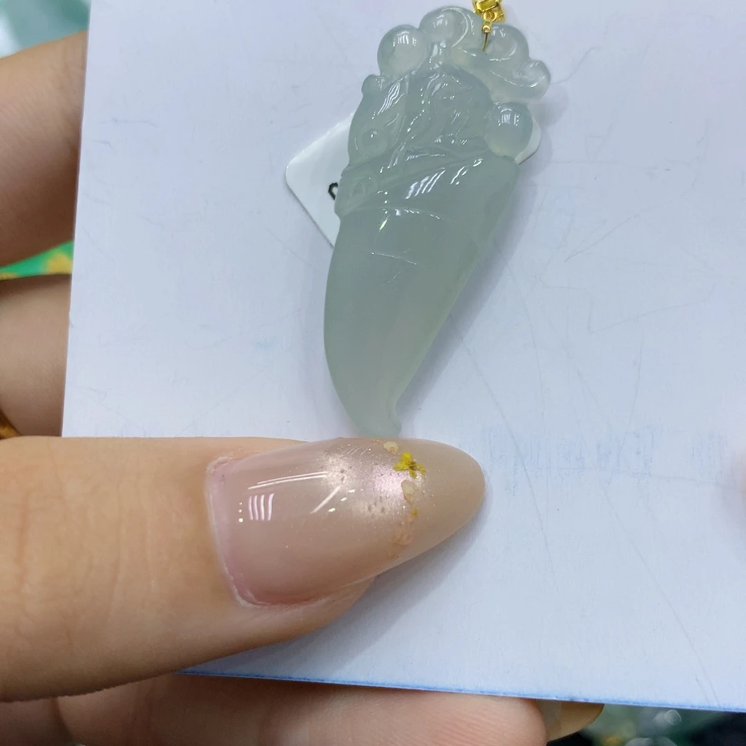 颈饰18K金镶嵌翡翠