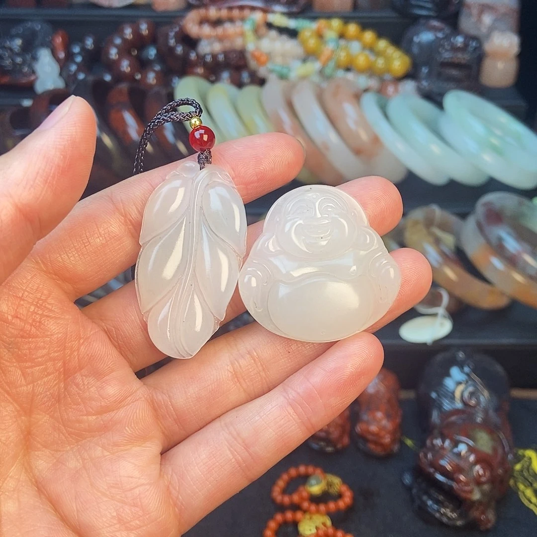 石英质玉颈饰未镶嵌