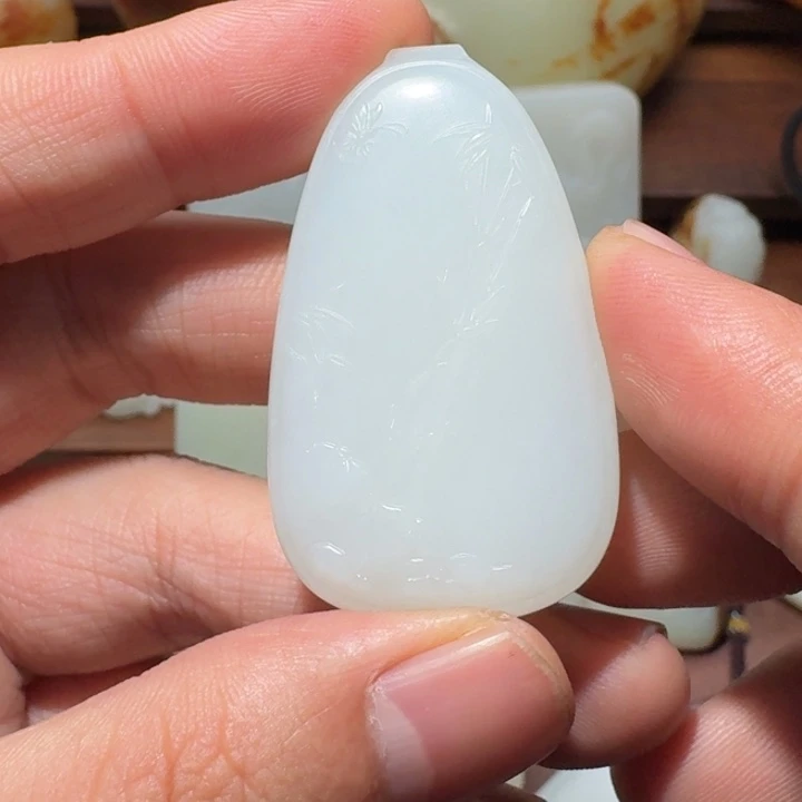 m***o和田玉未镶嵌颈饰