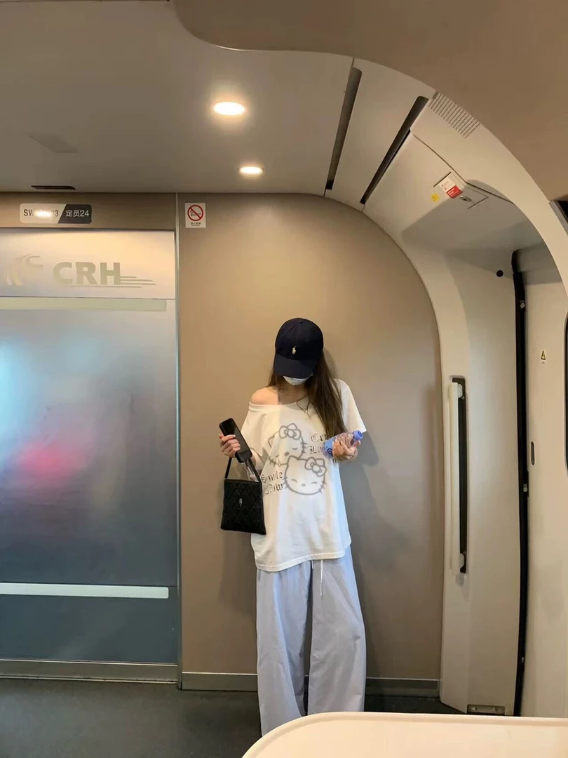 一一studio韩系潮流辣妹休闲显瘦女装设计款