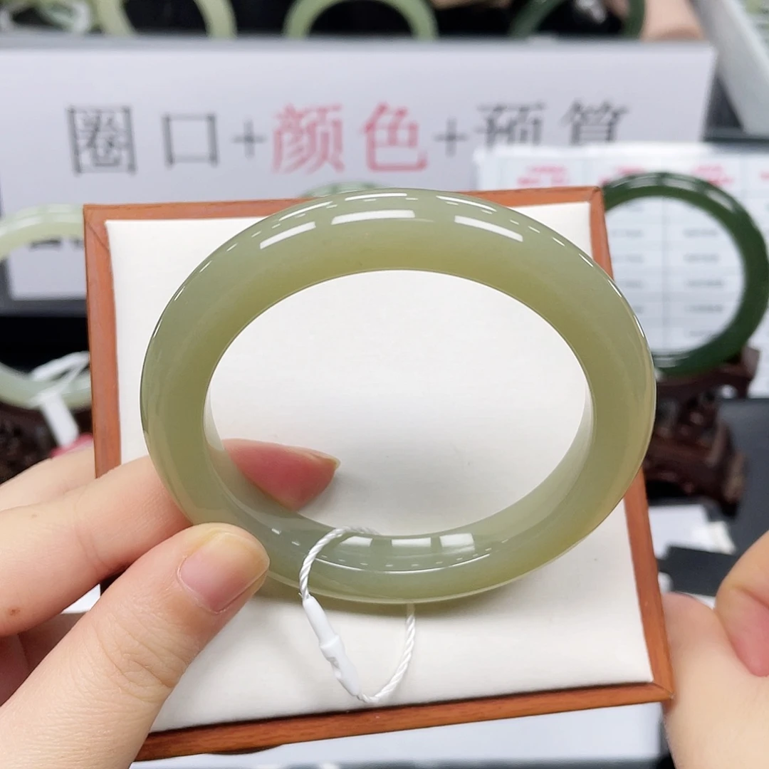 和田玉未镶嵌手镯