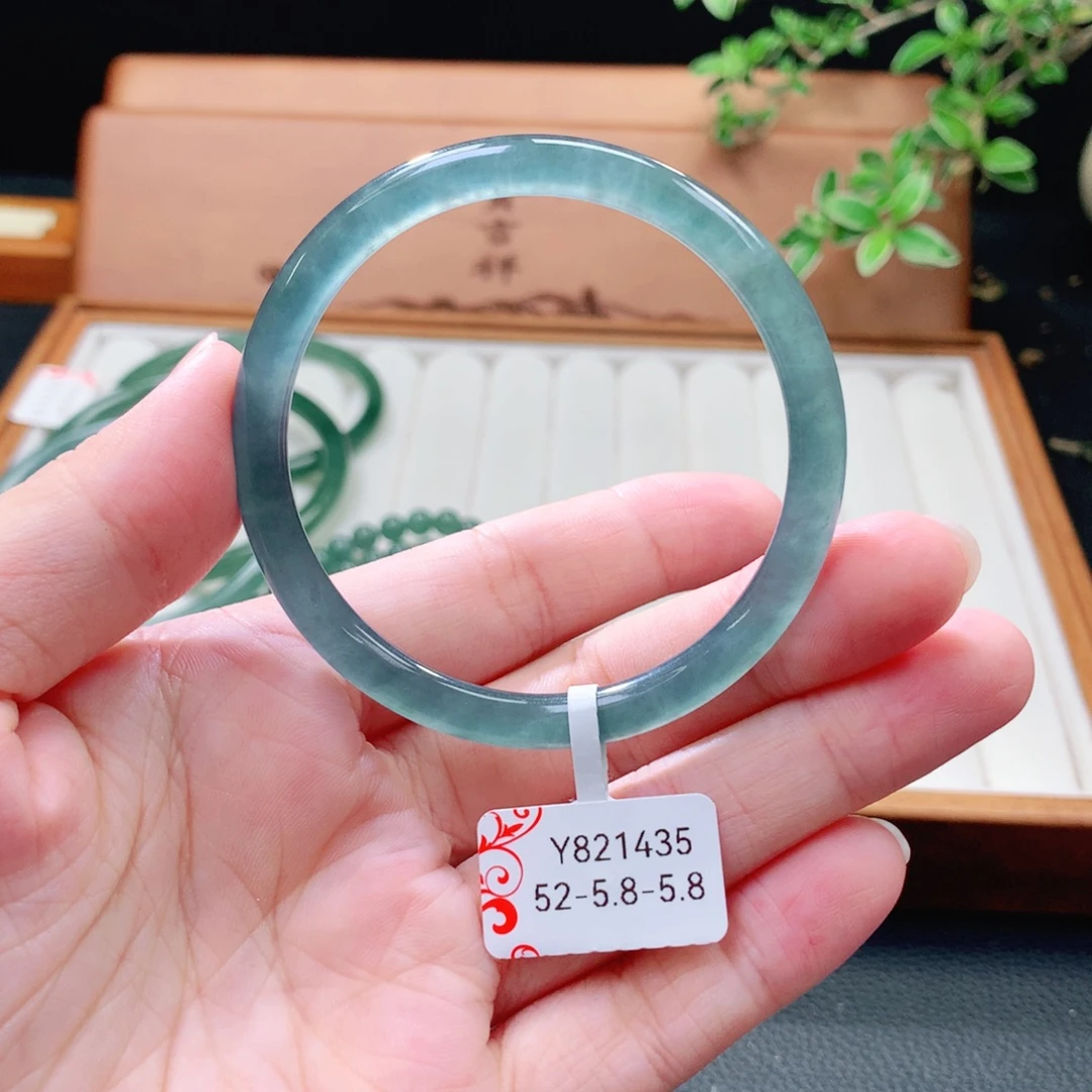 翡翠未镶嵌手镯（圆镯）