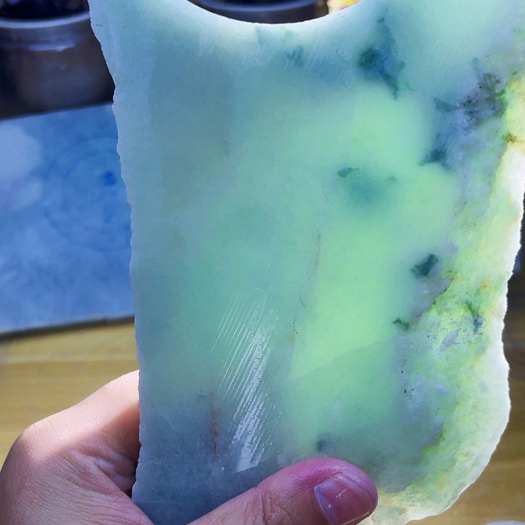 翡翠未镶嵌颈饰毛料52