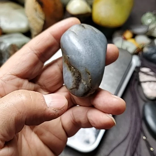 和田玉未镶嵌把件