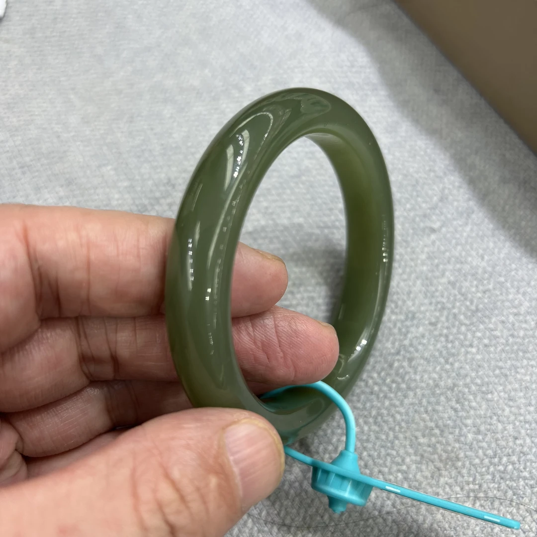 和田玉湖水绿高冰手镯